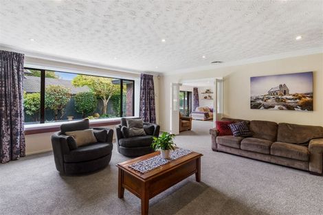 Photo of property in 33 Highland Place, Avonhead, Christchurch, 8042