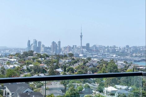 Photo of property in 305/19 Rawene Road, Birkenhead, Auckland, 0626