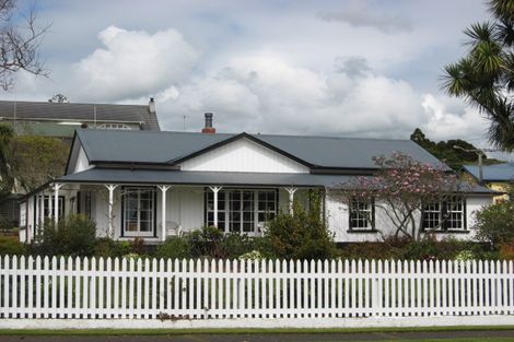 Photo of property in 84 Pendarves Street, New Plymouth, 4310