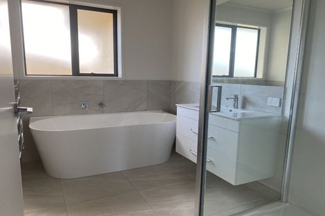 Photo of property in 9 Te Piriti Road, One Tree Point, 0118