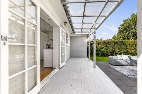 Photo of property in 1 Massey Avenue, Greenlane, Auckland, 1061