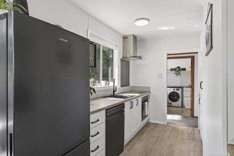 Photo of property in 79 Awanui Street, Merrilands, New Plymouth, 4312