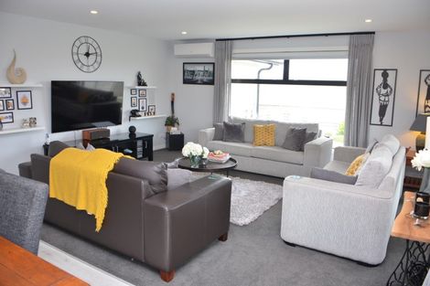 Photo of property in 2 Olive Close, Omokoroa, 3114