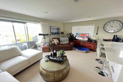 Photo of property in 4 Marina View, Paremata, Porirua, 5026