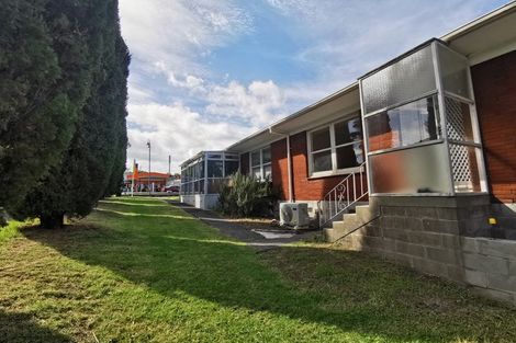 Photo of property in 2/34 Chartwell Avenue, Glenfield, Auckland, 0629