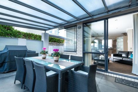 Photo of property in 6 Courtneys, West Harbour, Auckland, 0618