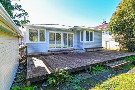 Photo of property in 20 Chilcott Road, Henderson, Auckland, 0612