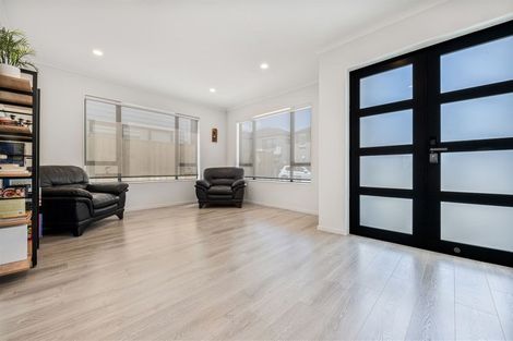 Photo of property in 11 Bunbeg Crescent, Flat Bush, Auckland, 2019