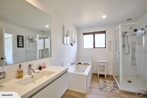 Photo of property in 39 Shepherd Road, Jacks Point, Queenstown, 9371