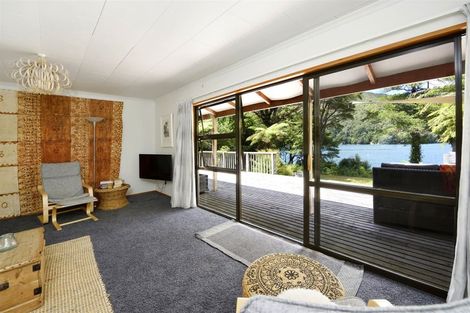 Photo of property in 19 Kamahi Road, Tennyson Inlet, 7195