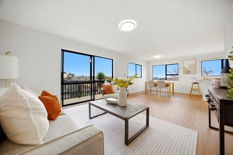Photo of property in 40 Holmes Drive South, Massey, Auckland, 0614