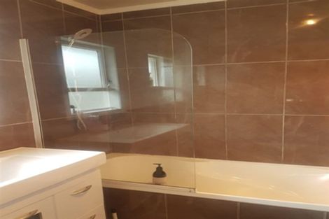 Photo of property in 98 Barrys Road, Glendene, Auckland, 0602