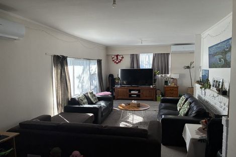 Photo of property in 14 Butterworth Drive, Glendene, Auckland, 0602