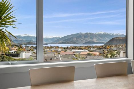 Photo of property in 12 Bovett Place, Wanaka, 9305