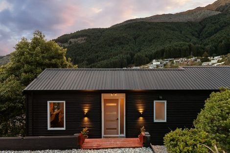 Photo of property in 12 Mackinnon Terrace, Sunshine Bay, Queenstown, 9300