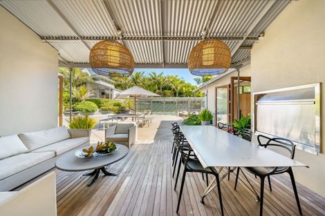 Photo of property in 360 Paremata Road, Whitby, Porirua, 5381