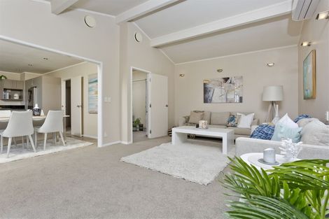 Photo of property in 1/134 Arran Road, Browns Bay, Auckland, 0630
