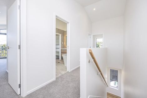 Photo of property in 1/94 Target Road, Totara Vale, Auckland, 0629