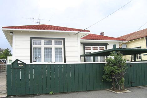 Photo of property in 135 Onepu Road, Lyall Bay, Wellington, 6022