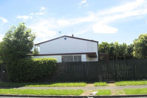 Photo of property in 2/16 Maplesden Drive, Clendon Park, Auckland, 2103