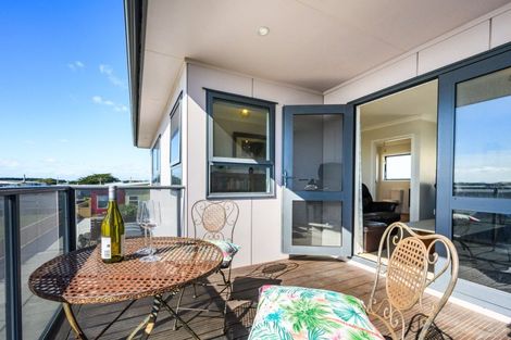 Photo of property in 17 Marine Parade South, Foxton Beach, Foxton, 4815