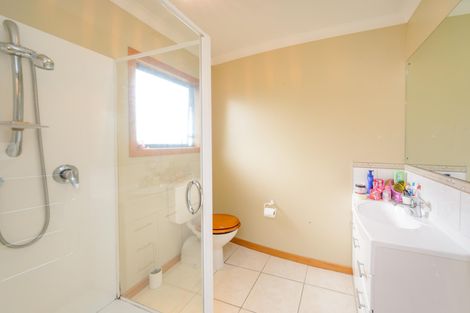 Photo of property in 56 Ruapehu Drive, Fitzherbert, Palmerston North, 4410