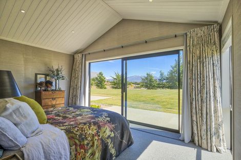 Photo of property in 2 Little Orchard Way, Wanaka, 9382