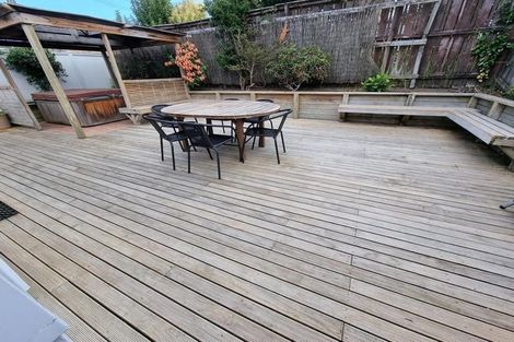 Photo of property in 1 Tamahere Drive, Glenfield, Auckland, 0629