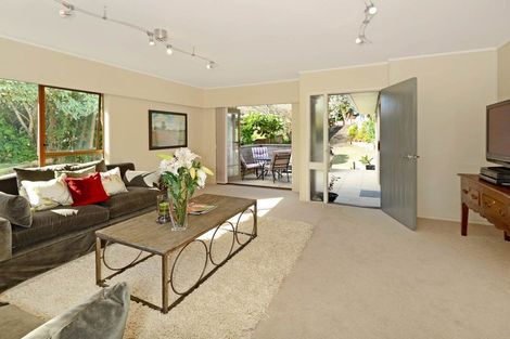 Photo of property in 16 Lake Road, Northcote, Auckland, 0627