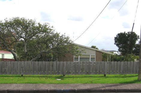 Photo of property in 1/3a Kirrie Avenue, Te Atatu South, Auckland, 0610