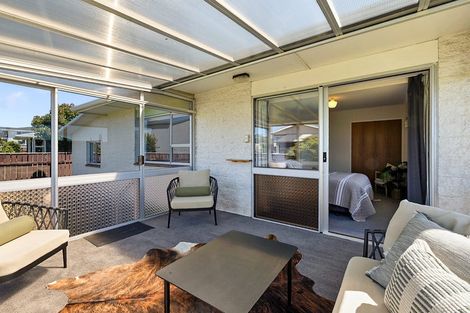 Photo of property in 43 Nevada Drive, Merrilands, New Plymouth, 4312