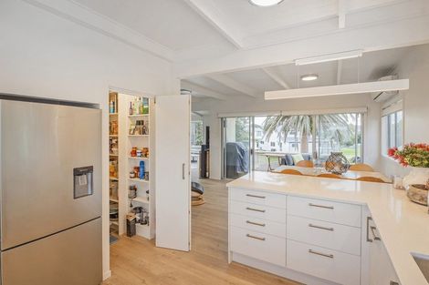 Photo of property in 19 Hicks Place, Cooks Beach, Whitianga, 3591