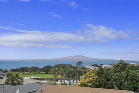 Photo of property in 3/21 Commodore Parry Road, Castor Bay, Auckland, 0620