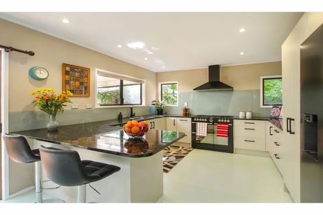 Photo of property in 1/964 Beach Road, Torbay, Auckland, 0630