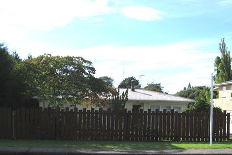 Photo of property in 15 Bayside Avenue, Te Atatu Peninsula, Auckland, 0610