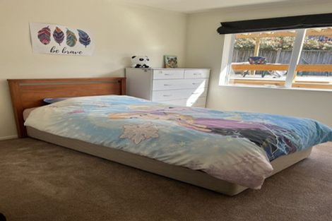 Photo of property in 8 Ballini Rise, West Harbour, Auckland, 0618