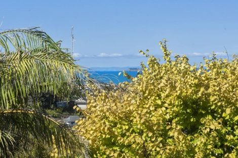 Photo of property in 8 Robin Lane, Browns Bay, Auckland, 0630