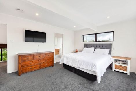 Photo of property in 1 Tiri View Place, Waiake, Auckland, 0630
