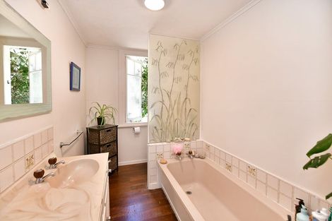 Photo of property in 13 Porter Crescent, Helensville, 0800