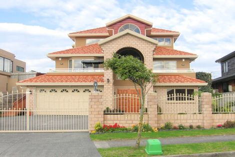 Photo of property in 11 Macadamia Close, Goodwood Heights, Auckland, 2105