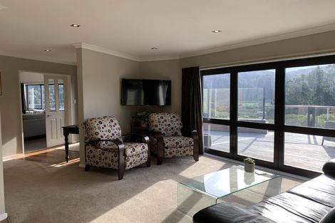 Photo of property in 11 Sylvan Way, Silverstream, Upper Hutt, 5019