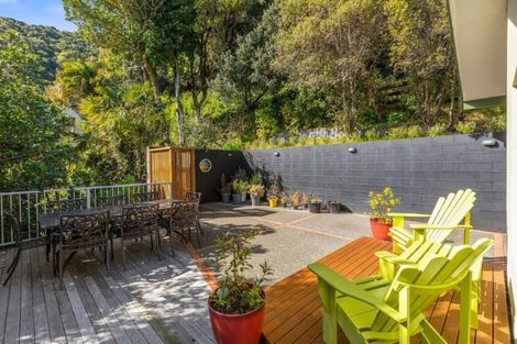 Photo of property in 3a Kaitawa Road, York Bay, Lower Hutt, 5013