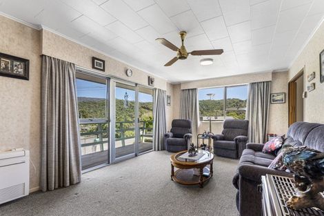 Photo of property in 71 Milton Terrace, Picton, 7220