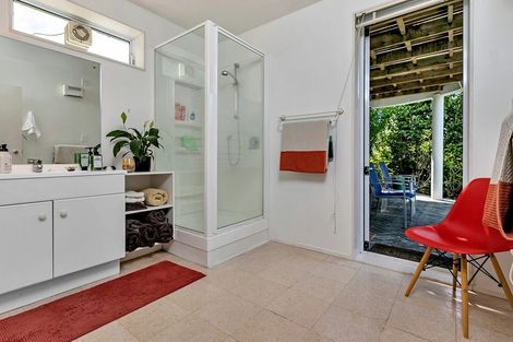 Photo of property in 1/36 King Richard Place, Browns Bay, Auckland, 0630