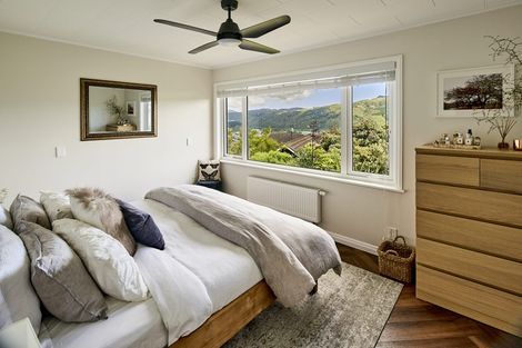 Photo of property in 16 Raynham Way, Silverstream, Upper Hutt, 5019