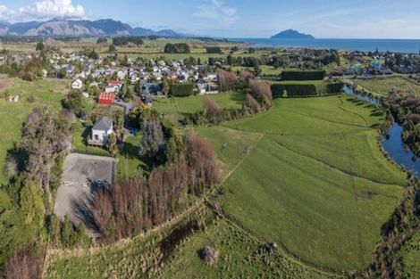 Photo of property in 98 Rangiuru Road, Otaki Beach, Otaki, 5512