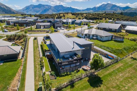 Photo of property in 48 Minaret Ridge, Wanaka, 9305
