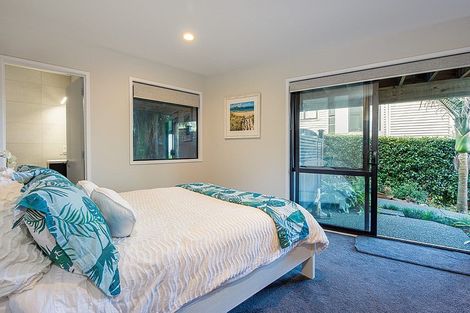 Photo of property in 36 Knights Road, Rothesay Bay, Auckland, 0630