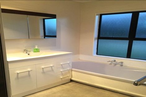 Photo of property in 26 Miriam Corban Heights, Henderson, Auckland, 0612