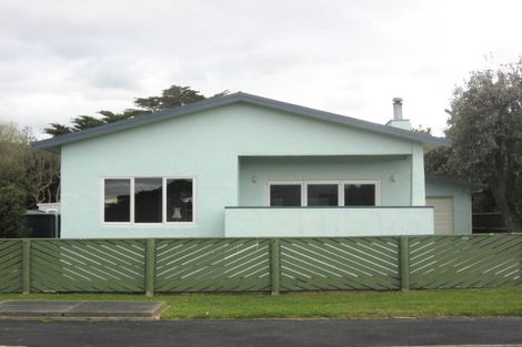 Photo of property in 106 Park Avenue, Waitarere Beach, Levin, 5510